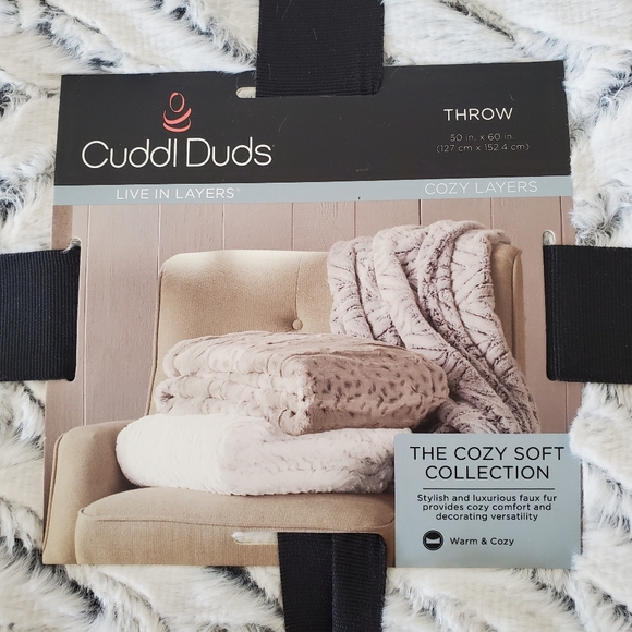 NWT CUDDL DUDS Cozy Soft Sculpted Faux Fur Throw Gray White 50" X 60" 100% Poly - Picture 3 of 10